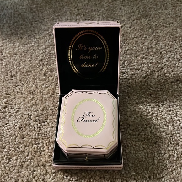 Too faced - Picture 2 of 3